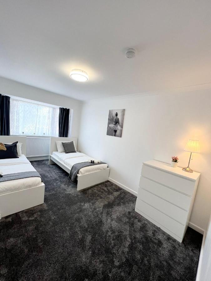 Stunning Flat In Greater London Exterior photo